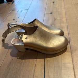 Bryr rose gold clog